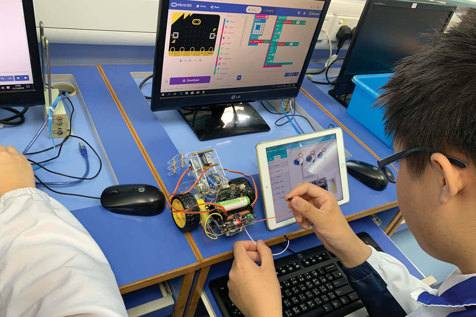 IMG 1378s microbit EClass img-1378s-microbit-eclass